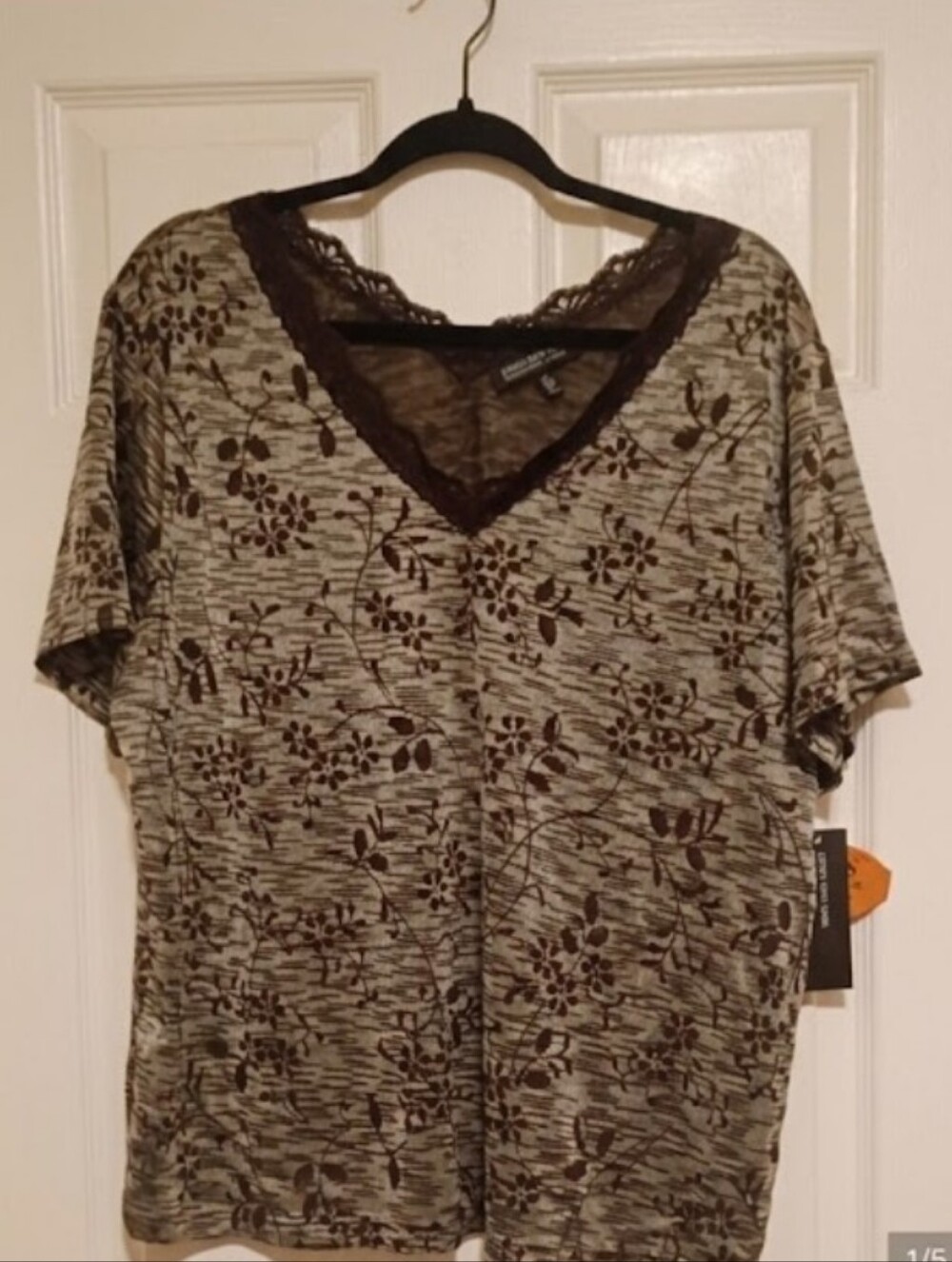 Jones New York Brown Floral Lace-Trim V-Neck Tee